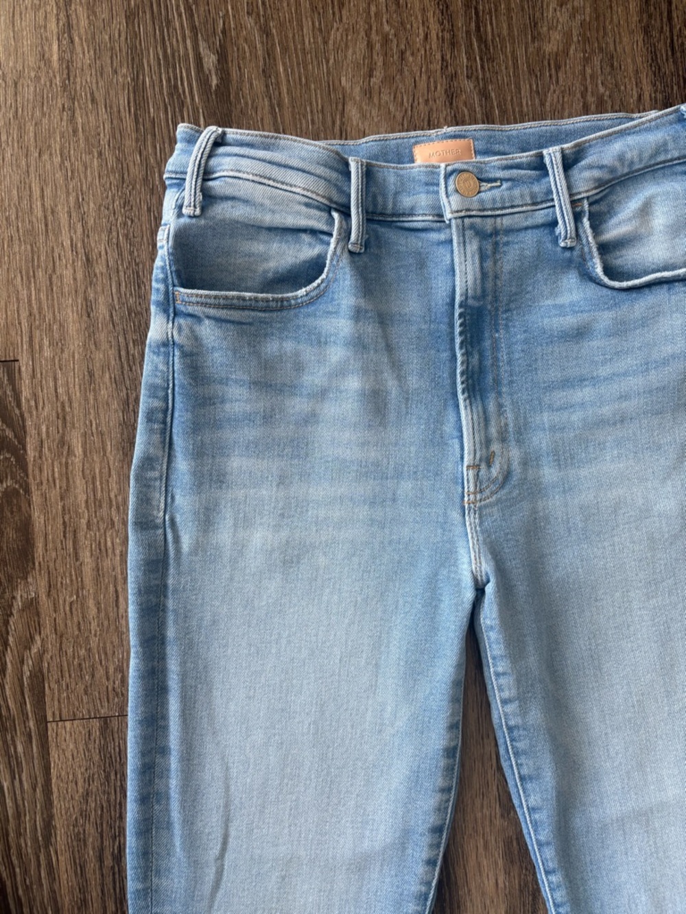 MOTHER Light Blue Frayed Ankle Crop Jeans in size 30 - Picture 3 of 16